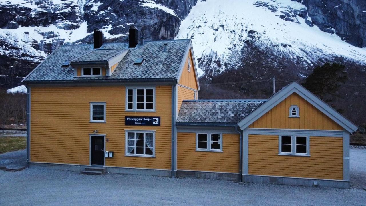 Hotel Trollveggen Stasjon à Åndalsnes Extérieur photo